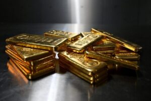 سقوط قیمت جهانی طلا به کف سال ۲۰۲۶؛ تحلیلگران از ادامه اصلاح قیمت می‌گویند